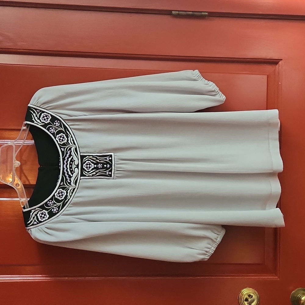 Bob Mackie Wearable ART gray blouse with embroidery Size large